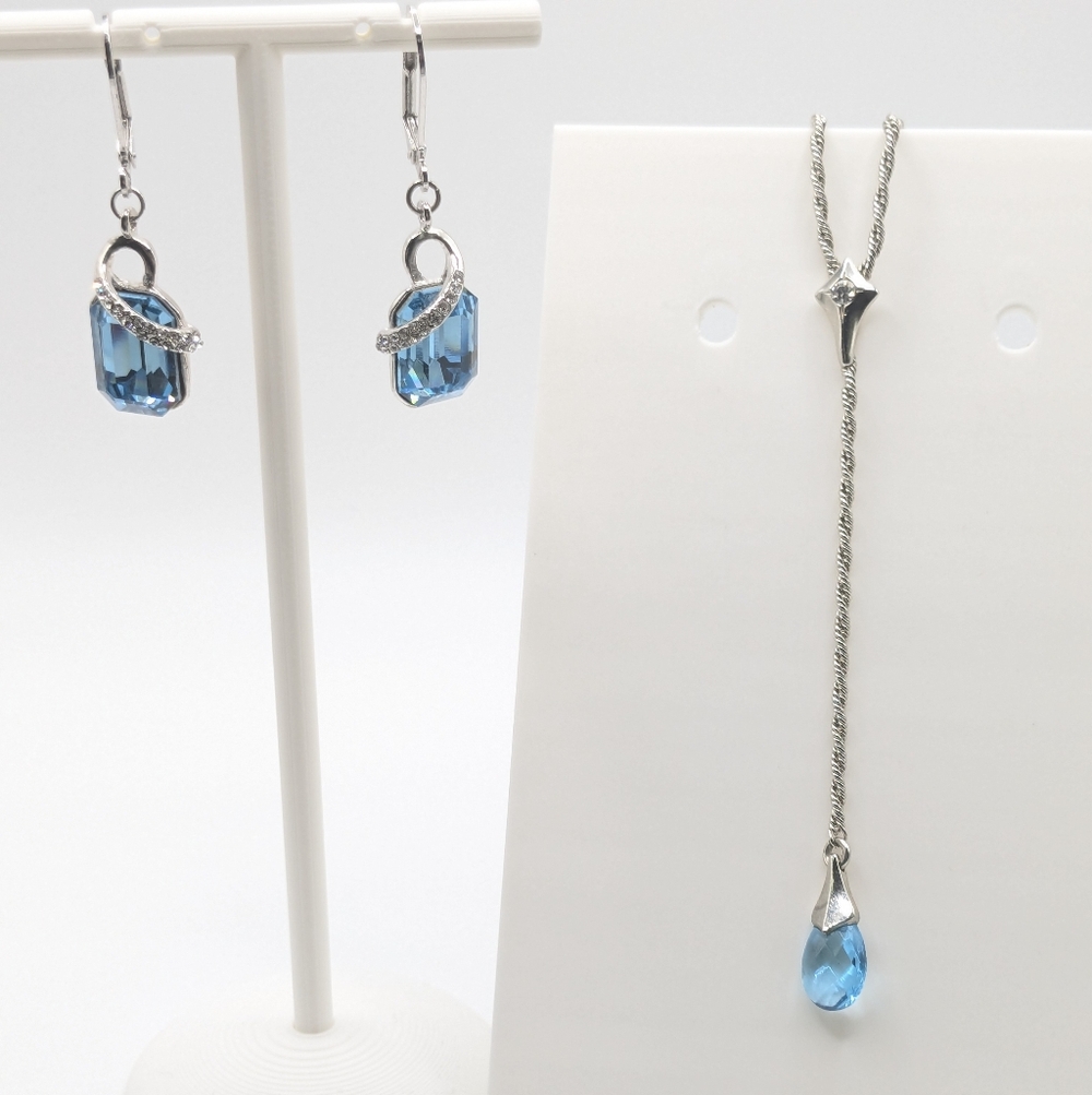 Estate Sale Blue Crystal Earrings And Necklace